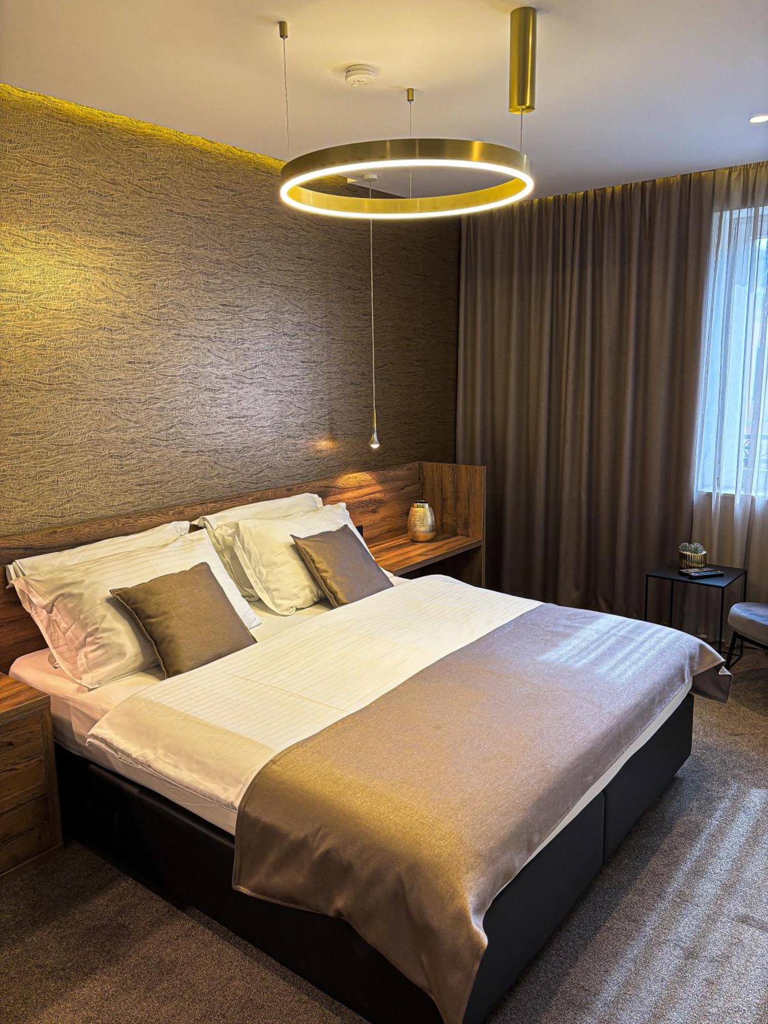 Calma Luxury Rooms สปลิท ภายนอก รูปภาพ