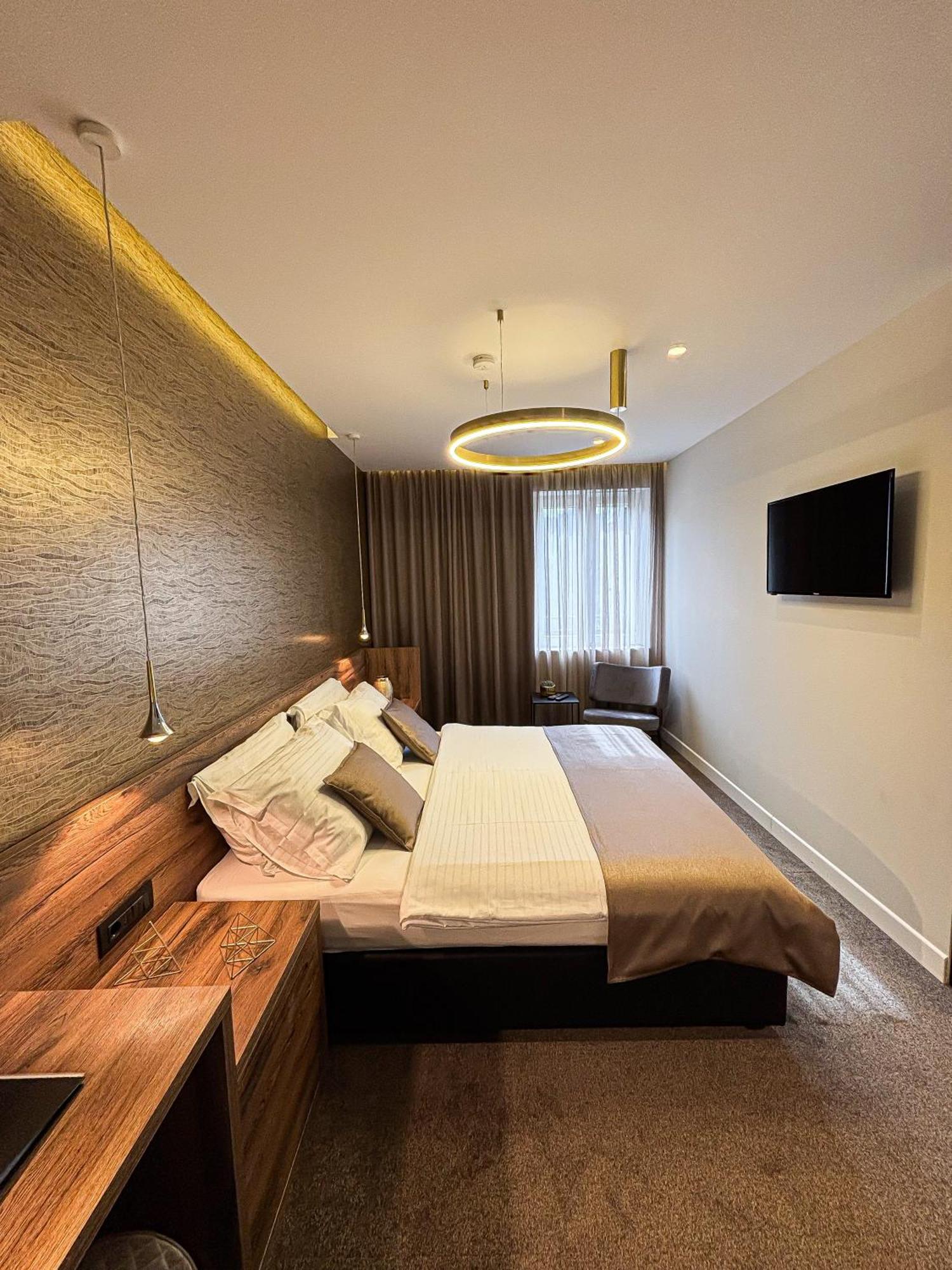 Calma Luxury Rooms สปลิท ภายนอก รูปภาพ