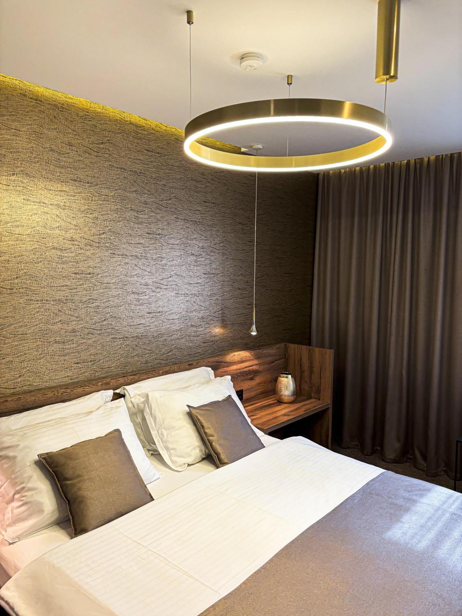 Calma Luxury Rooms สปลิท ภายนอก รูปภาพ