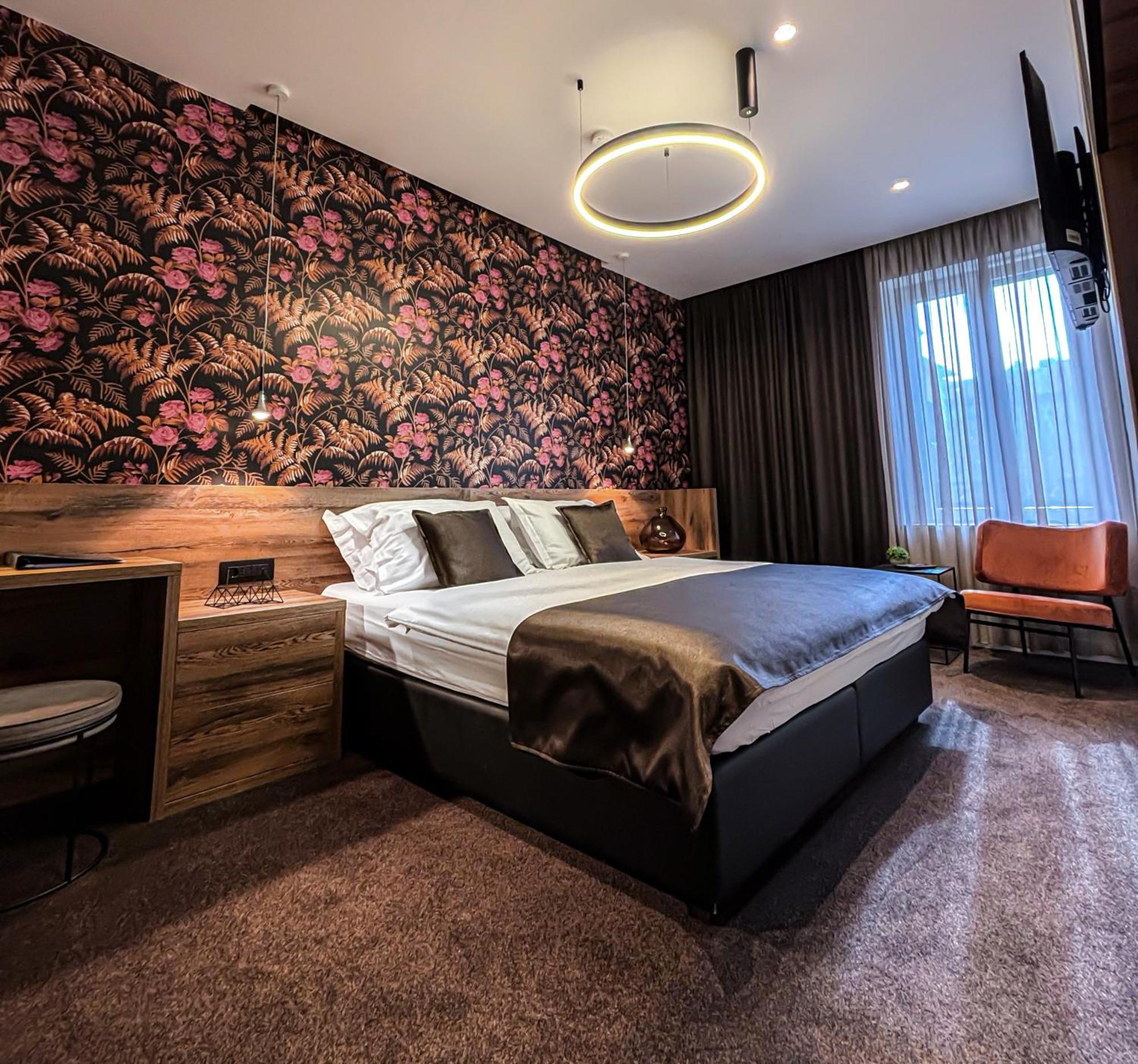 Calma Luxury Rooms สปลิท ภายนอก รูปภาพ