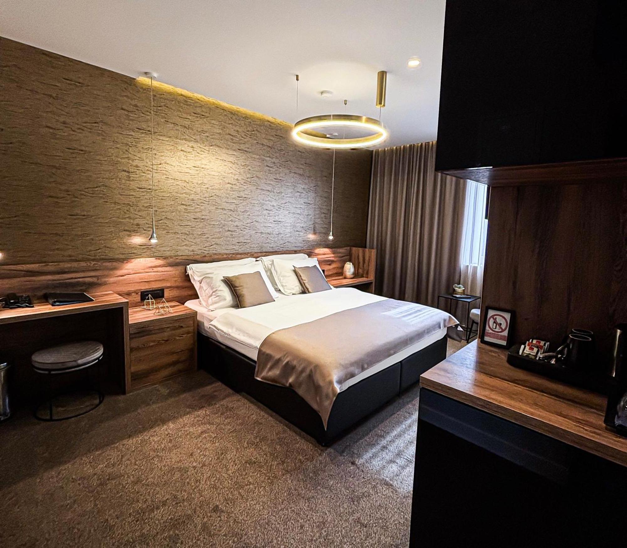 Calma Luxury Rooms สปลิท ภายนอก รูปภาพ
