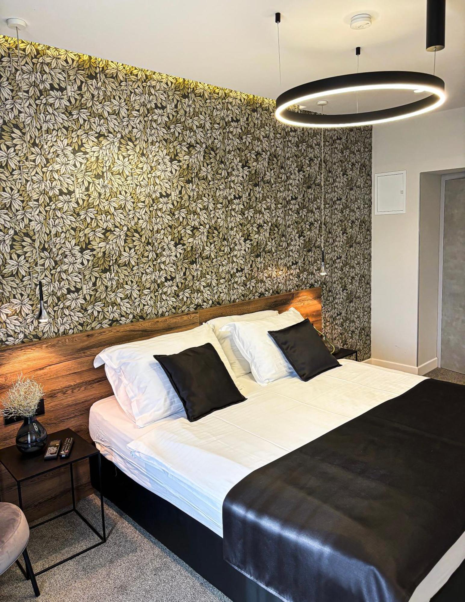 Calma Luxury Rooms สปลิท ภายนอก รูปภาพ
