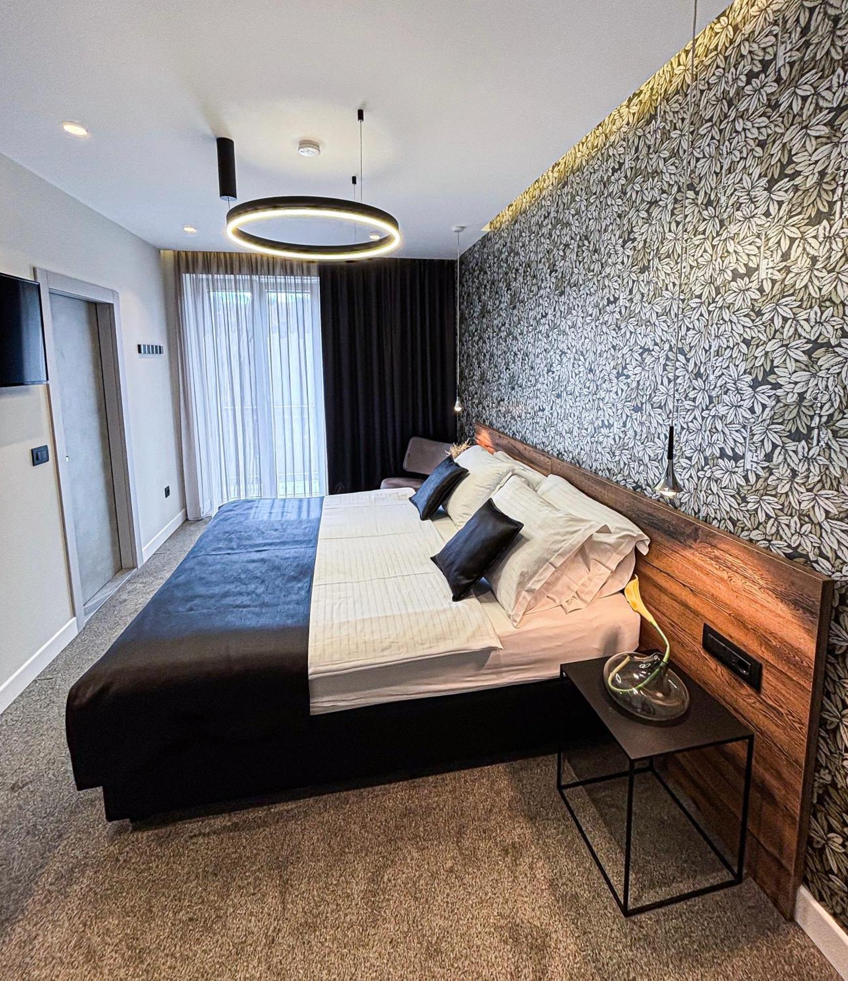 Calma Luxury Rooms สปลิท ภายนอก รูปภาพ